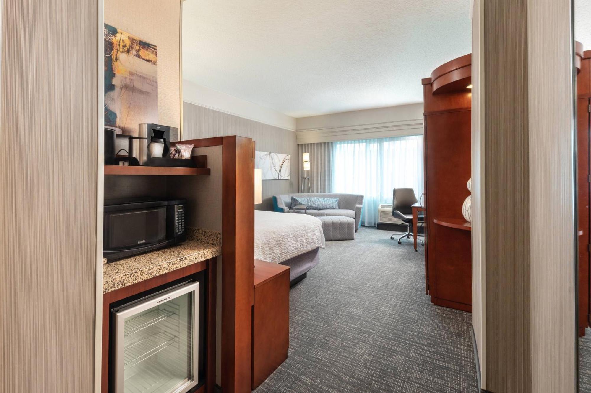 Courtyard By Marriott Greenville Downtown Eksteriør bilde
